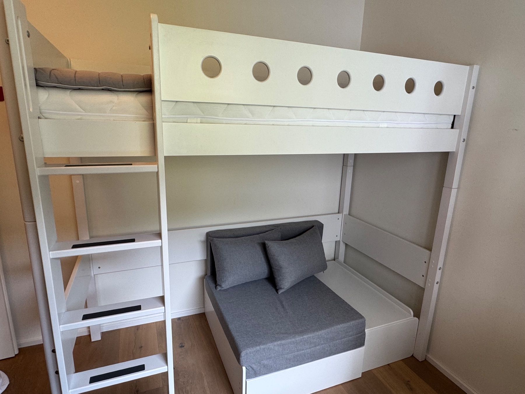 Flexa Letti: Hochbett FLEXA WHITE – Usato da Herrliberg venduto da lumiere01