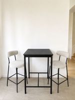 Stehtisch mit 2 Barhocker neuwertig
