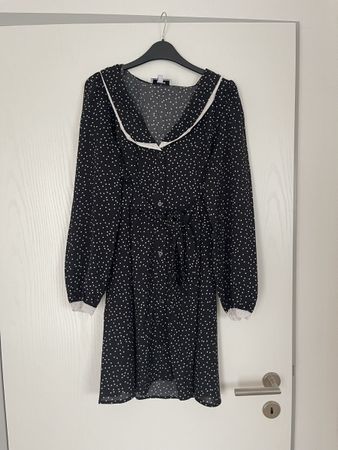 Sommerliches Punktkleid mit Spitze, Grösse 38
