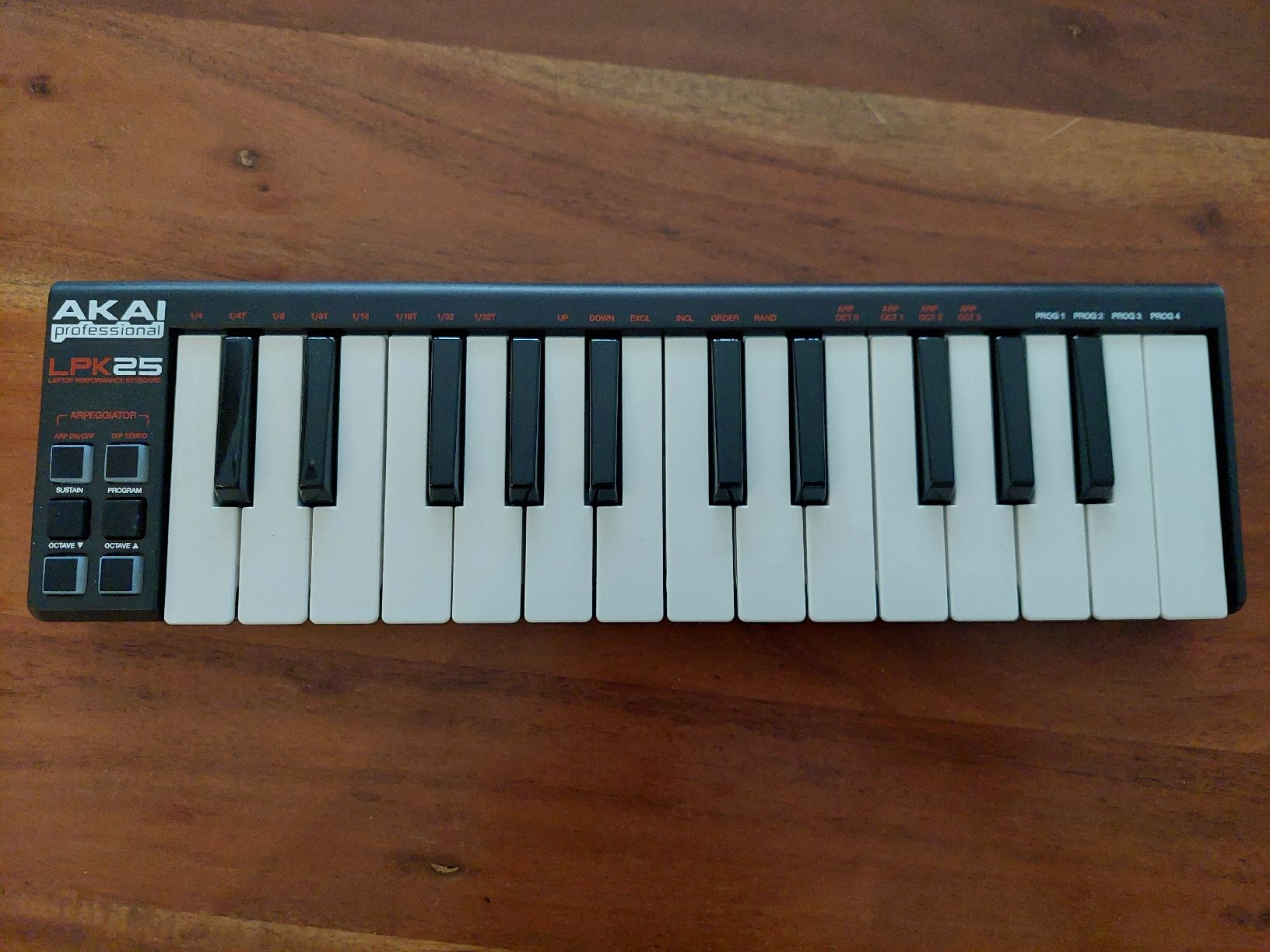 Akai Strumenti musicali: Akai LPK25 Laptop Keyboard MIDI-Controller gebraucht – Nuovo (secondo la descrizione) da Seuzach venduto da daveakaOBI 2