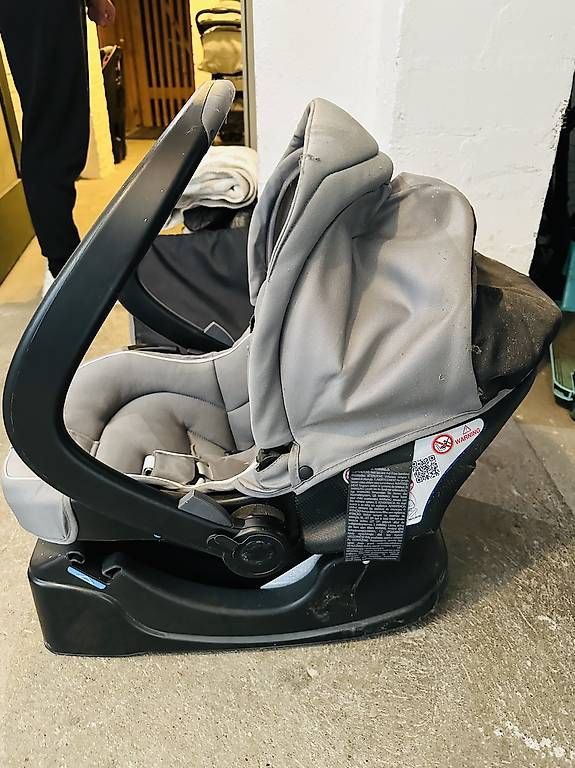 Seggiolini per auto: Chicco Babyschale mit Basis  top praktisch  4500 Solothurn – Usato da Solothurn venduto da Rafaella_K 1