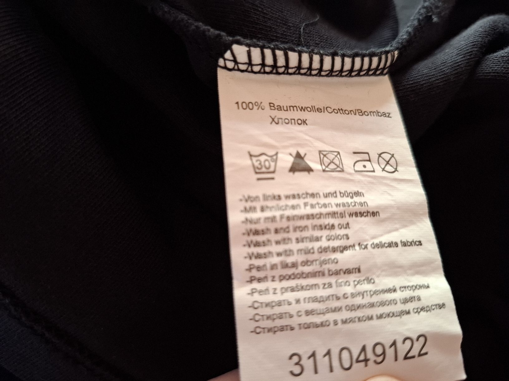 T-shirt: Damen Oberteil Schwarz L XL Zipper basic winter 2000 – Usato da Vinelz venduto da sonnenmond77 4