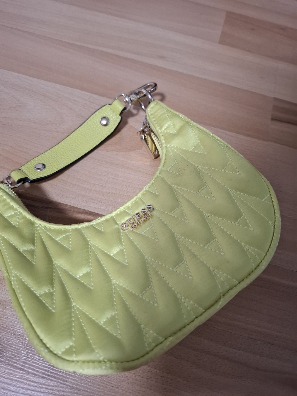 Guess Taschen für Damen: Guess Tasche neu – Neu (gemäss Beschreibung) aus Netstal von Queen37