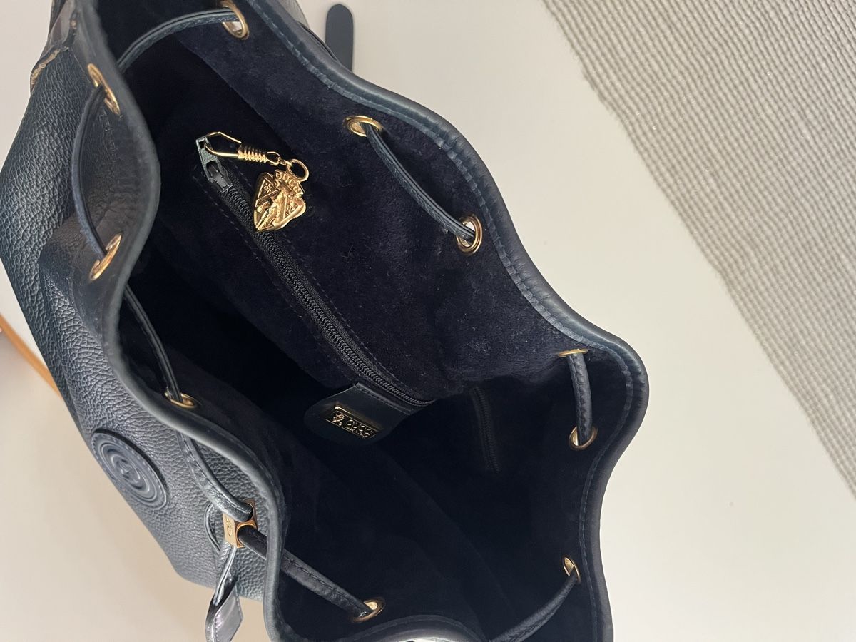 Gucci Borse: Gucci Vintage Navy Bucket Bag – Usato da Männedorf venduto da Helenanne 8