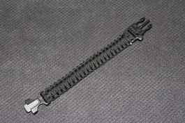 schwarz Survival Armband Zündung pfeifen