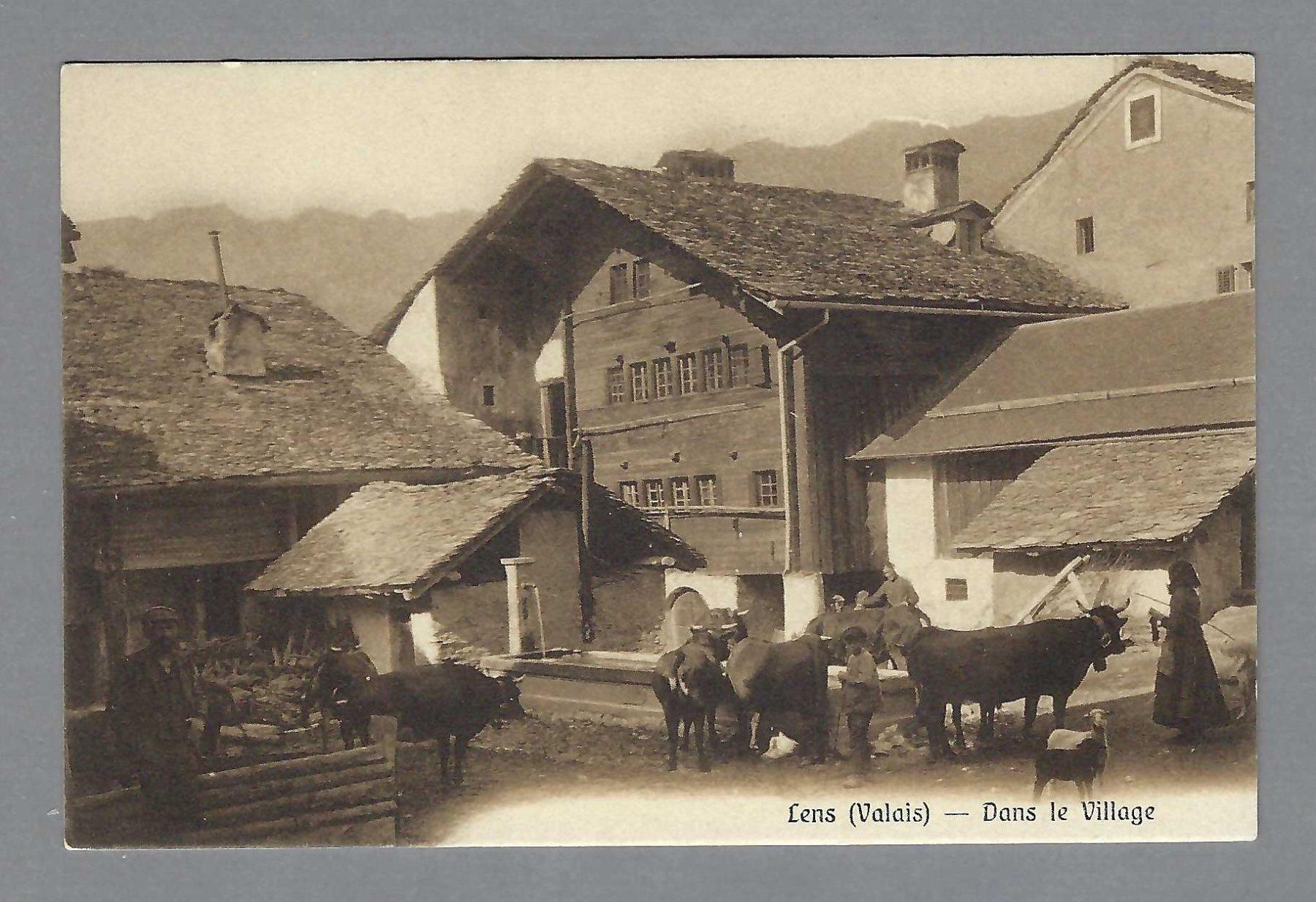 Ansichtskarten: LENS, DANS LE VILLAGE, * – Gebraucht aus Pura von ulisse1957