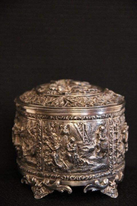 Cassapanche: Ancien coffret à bijoux . – Usato da Praz (Vully) venduto da pikuluka1 5