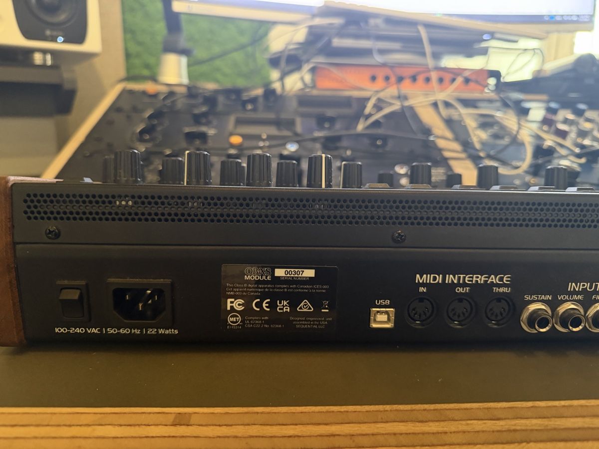 Oberheim Electronics Instruments de musique: Oberheim OBX8 Synthesizer Desktop - Good Condition – D'occasion à Vordemwald par gerard.green 5