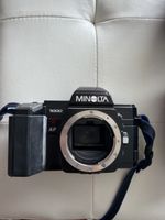 Vintage Minolta 7000 AF Set mit Objektiven & Blitzgerät – Ko