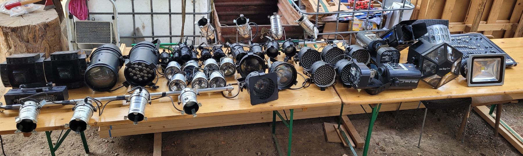 Lampade: Lot de projecteurs et éclairages scéniques,  divers état – Usato da Tavannes venduto da Blvp 1
