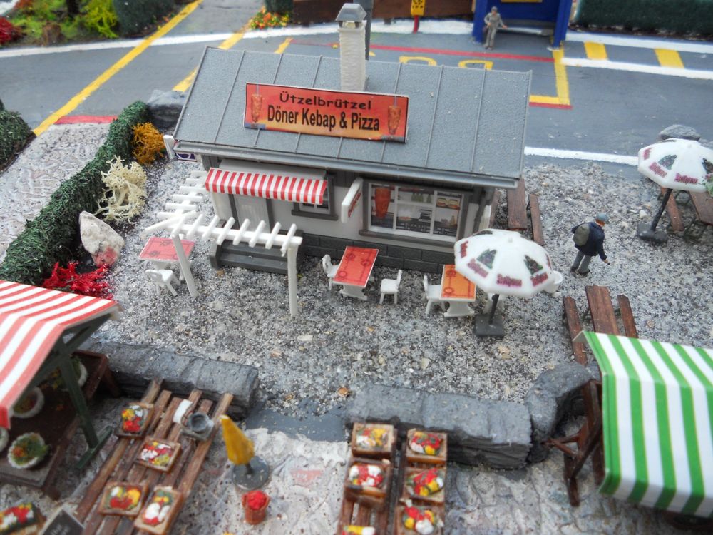 Faller Stands Glacier Et Crêpier - Kit Modélisme Ferroviaire 63 Pièces