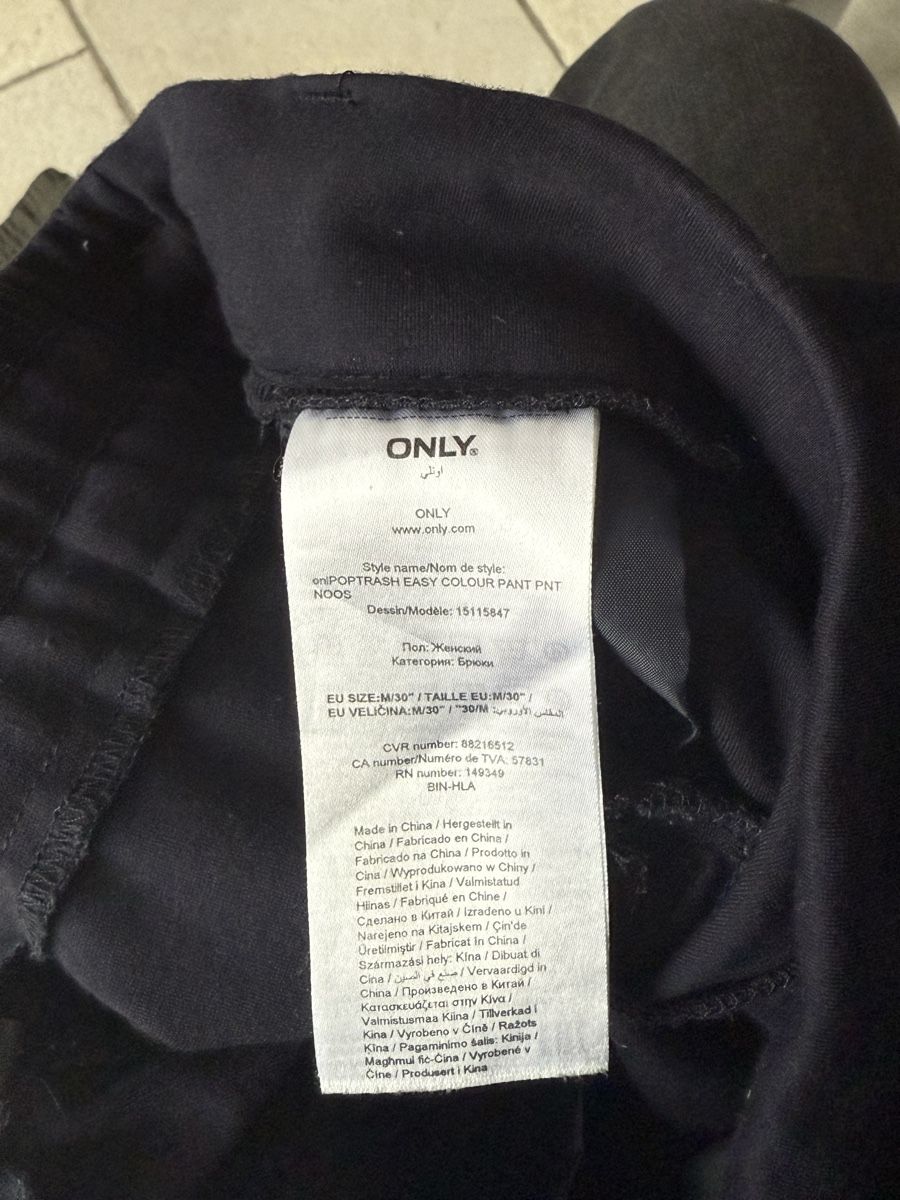 Only Pantaloni: 2 Paar Only Stoffhosen – Usato da Ennetbaden venduto da Ansano 2