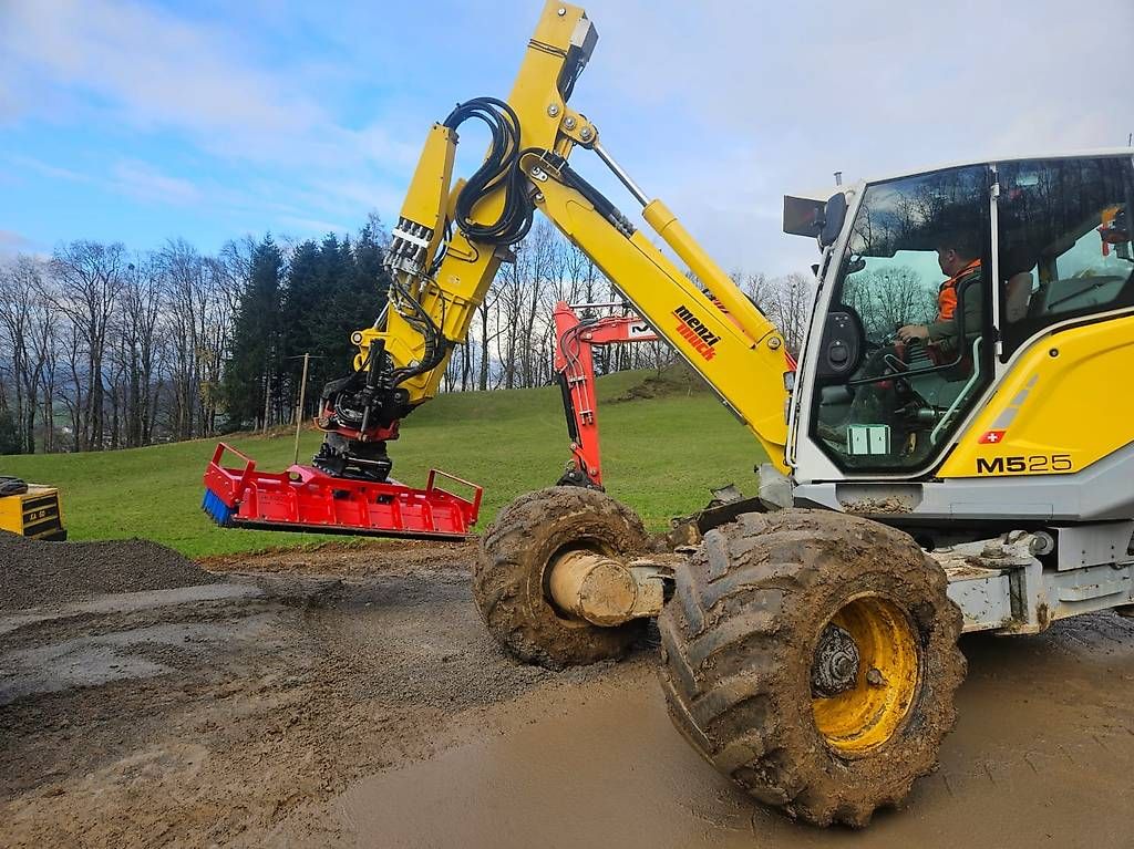 Altro in Apparecchi per la pulizia: Kehrbesen / Schiebebesen  mit Schürfleiste – Usato da Kirchberg SG venduto da huiag.ch 2