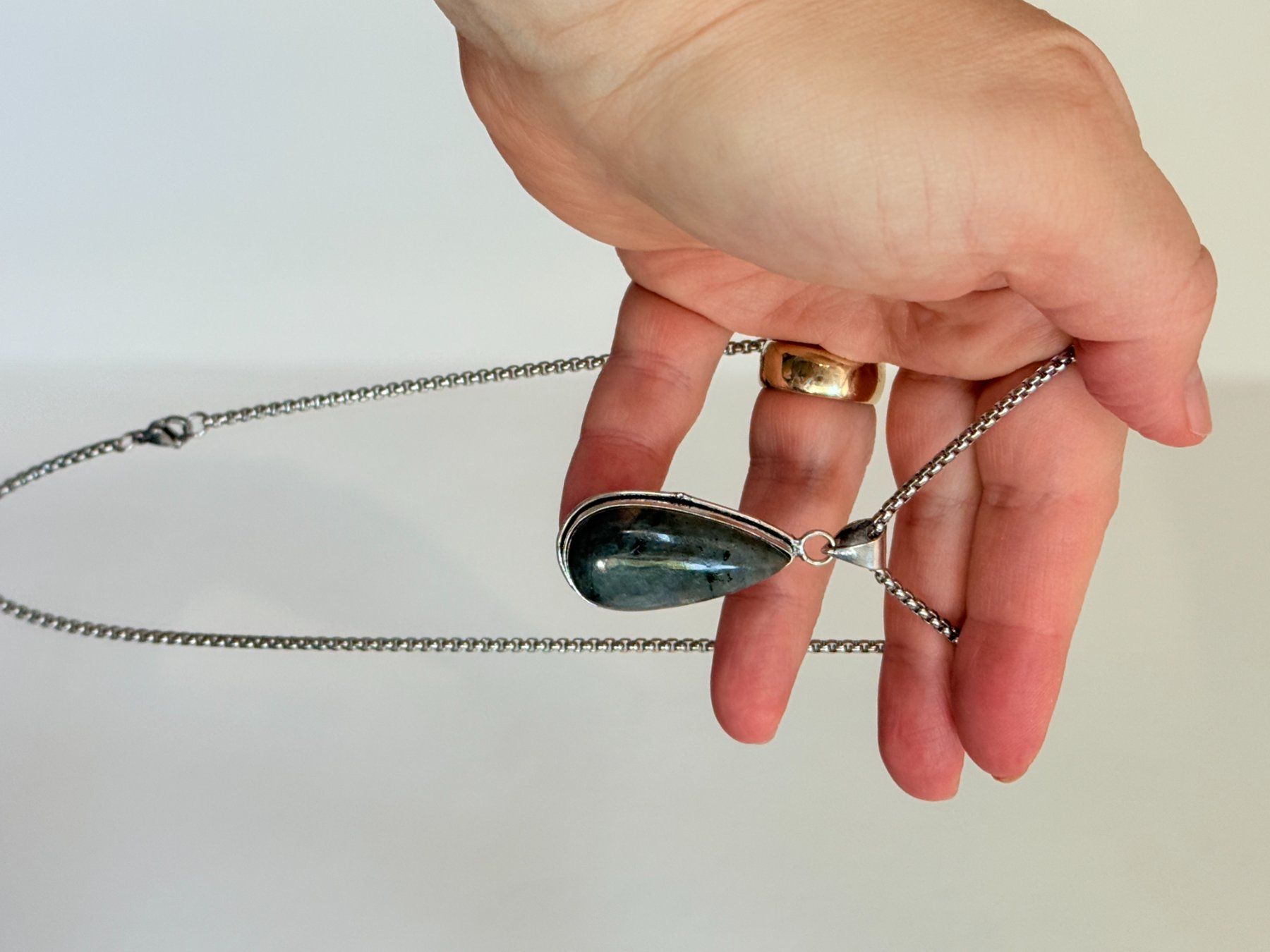Catenine: Collier vintage avec pendentif en Labradorite – Nuovo e nell'imballaggio originale da Genève venduto da AWWA 1