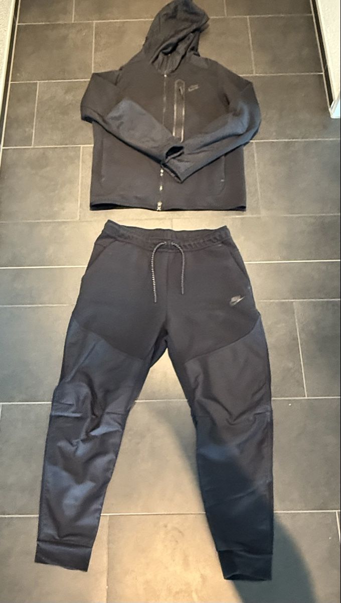 Completi: Nike tech fleece – Usato da St. Gallen venduto da das_pmk2