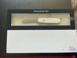 Victorinox Damast Companion 2025