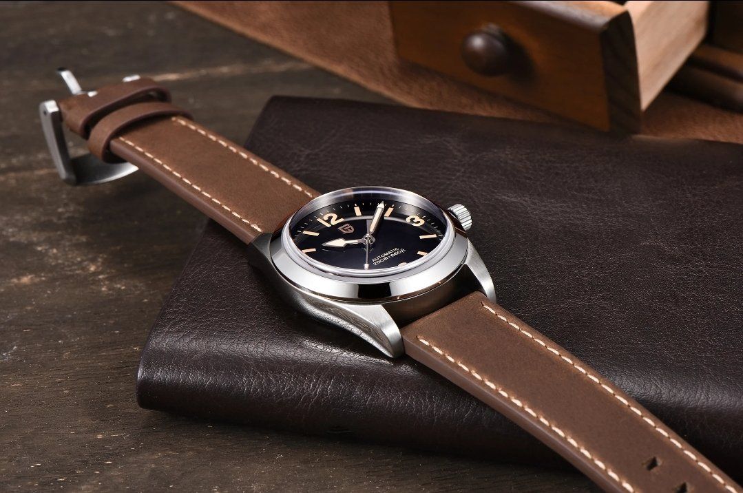 Pagani Design Orologi: Pagani Design Automatik Herrenuhren V2 – Nuovo e nell'imballaggio originale da Suhr venduto da ChronixChronometer 5