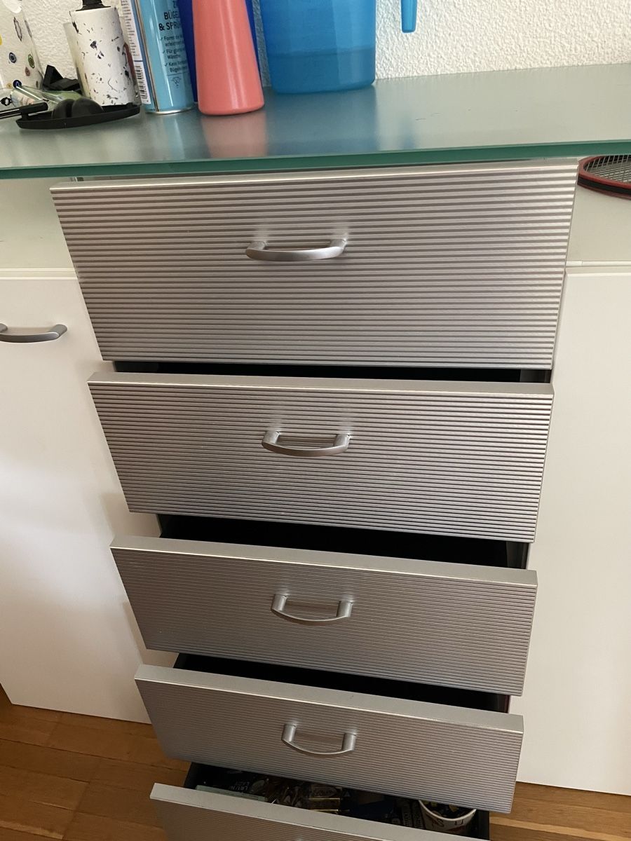 Cassettiere: Sideboard weiss mit Glastopper guter Zustand – Usato da zürich venduto da Michelbourquin 2
