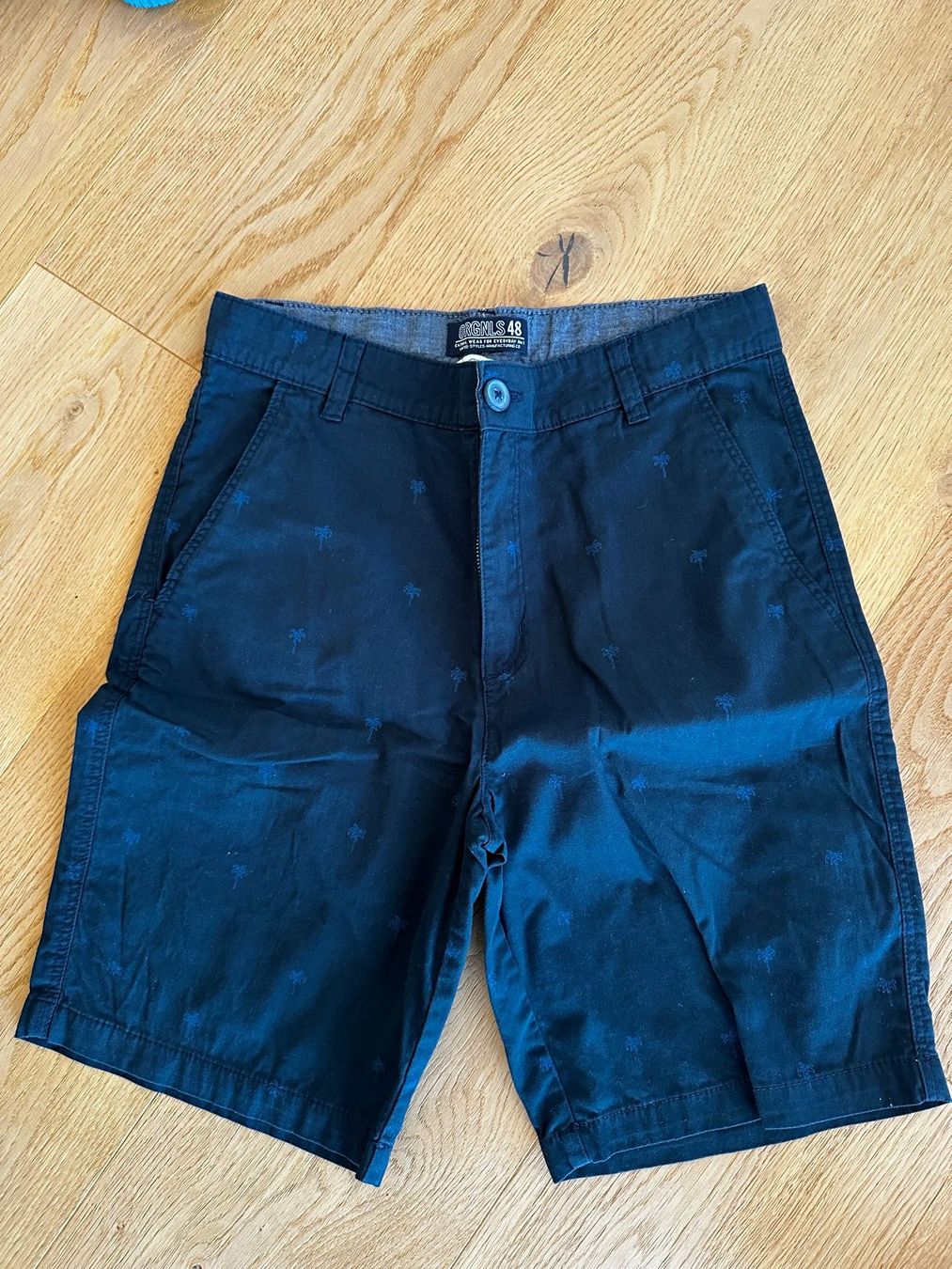 H&M Pantaloni: H&M Shorts mit Palmen Gr. 158 – Usato da Sissach venduto da tapasu