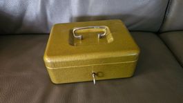 Cassa di metallo color oro (con chiave)