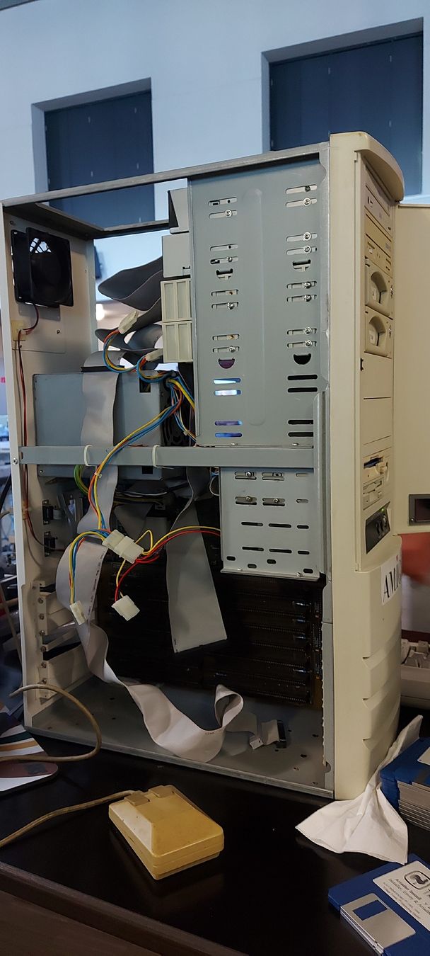Commodore PC: Amiga 4000 desktop micronik tower – Usato da fully venduto da Benleouf 3