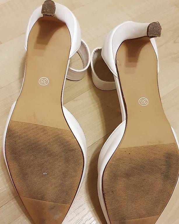 Chaussures femmes: Sandalen weiss Grösse 38 – D'occasion à Langenthal par hab_zw5p 4