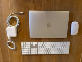 Apple MacBook Pro mit Zubehör guter Zustand