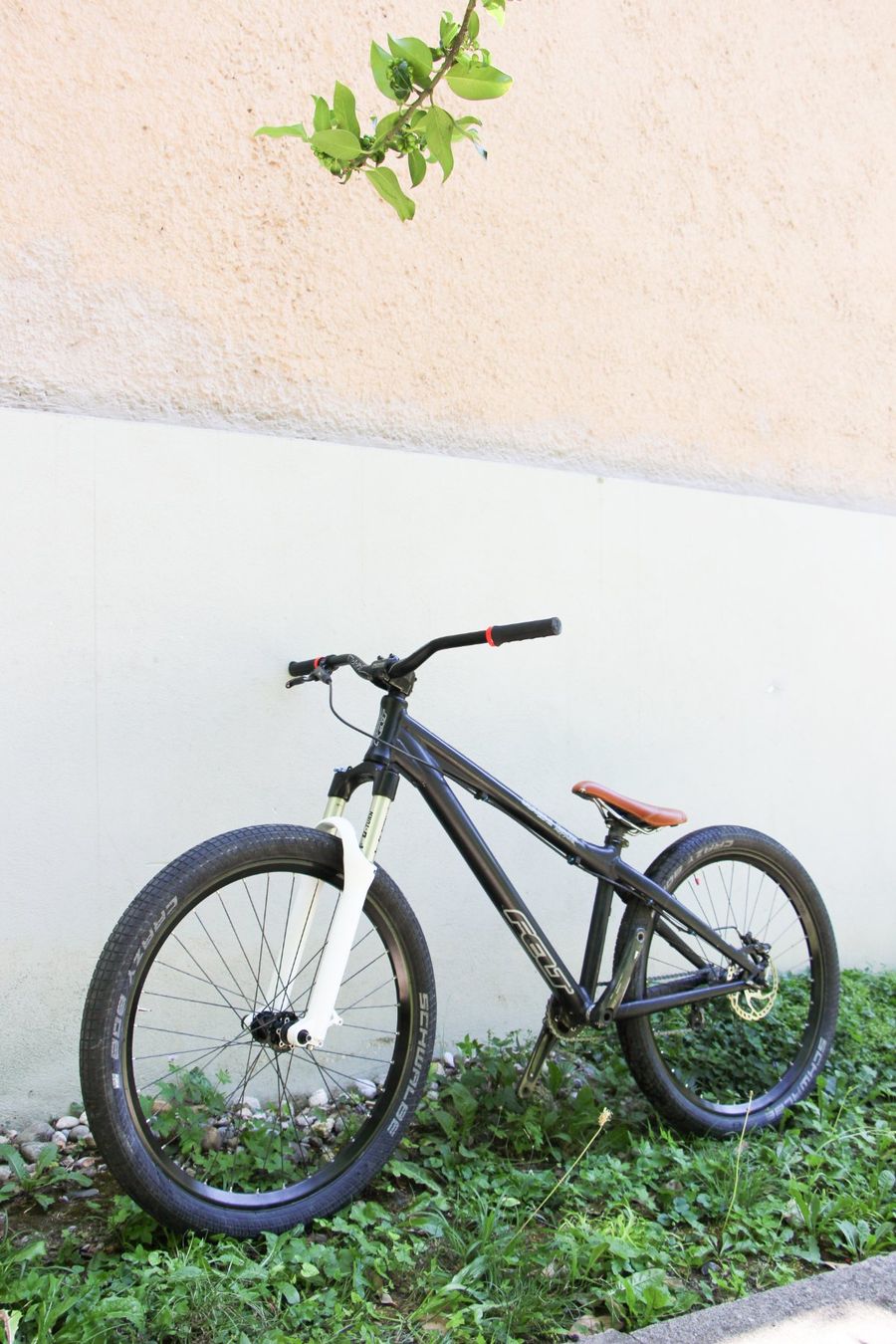 Felt Biciclette: FELT Double Shot Superlite Dirtjumper 26" – Usato da Zürich venduto da yoloan