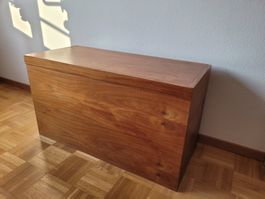 Handgefertigte Holztruhe aus Furnier – schönes Einzelstück