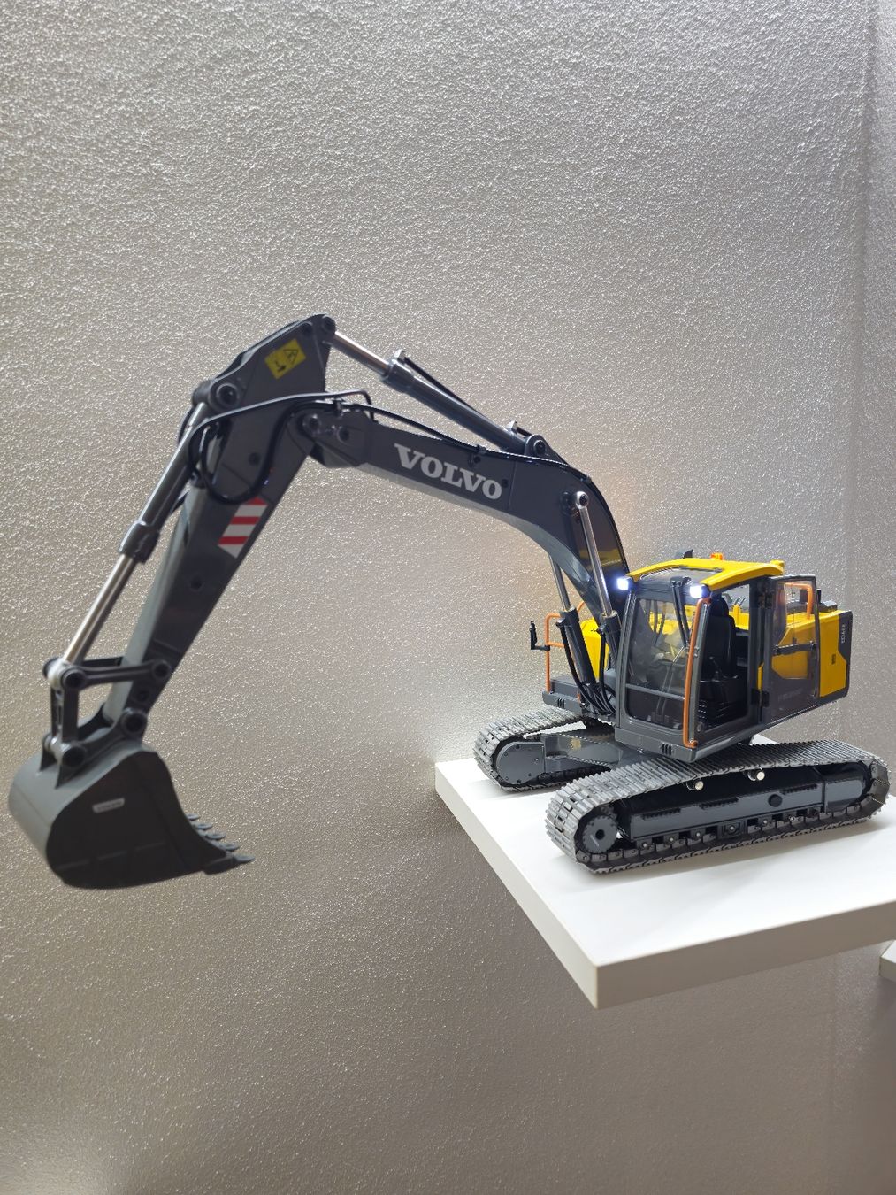 RC Kits de montage: Volvo EC160e RC Bagger – D'occasion à Staad SG par jasminekrecht
