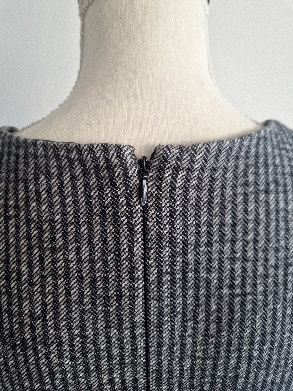 Theory Vestiti: Original Theory Wollkleid – Nuovo (secondo la descrizione) da Horgen venduto da akkohappyshopping 3