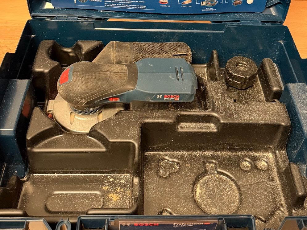 Bosch Smerigliatrici & Lucidatrici: Bosch GEX 18V-125 mit Viel Schleifpapier – Usato da Bubendorf venduto da glitchCat 1