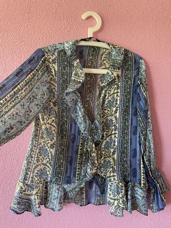 ZARA Bluse mit Blumenmuster und Rüschen Grösse S