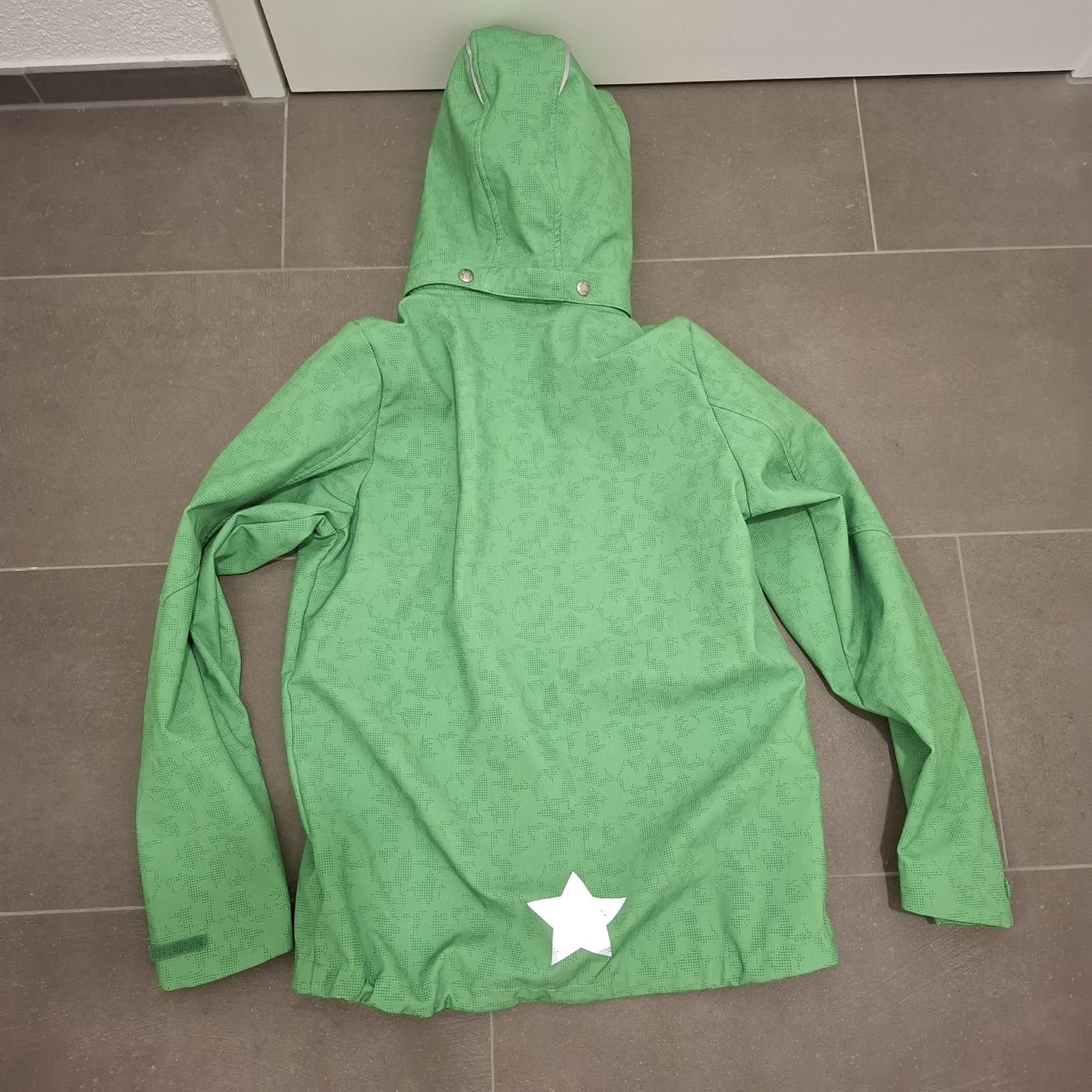 Tchibo Giacche & Cappotti: Jungen Softshelljacke Tchibo Grün Gr. 158/164 – Usato da St. Gallen venduto da emi_nfh9 1