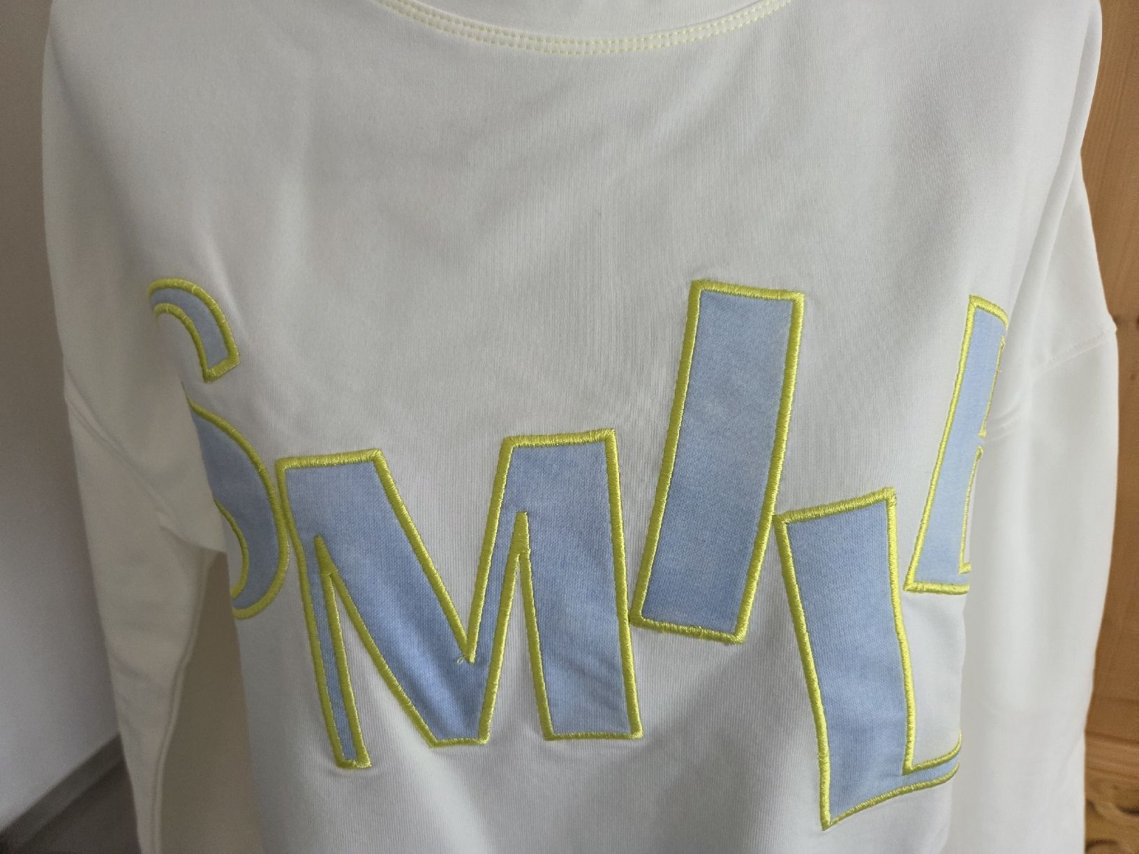 Maglioni & Felpe: schönes Sweatshirt, xox – Usato da Wiesendangen venduto da Sinhuk 2
