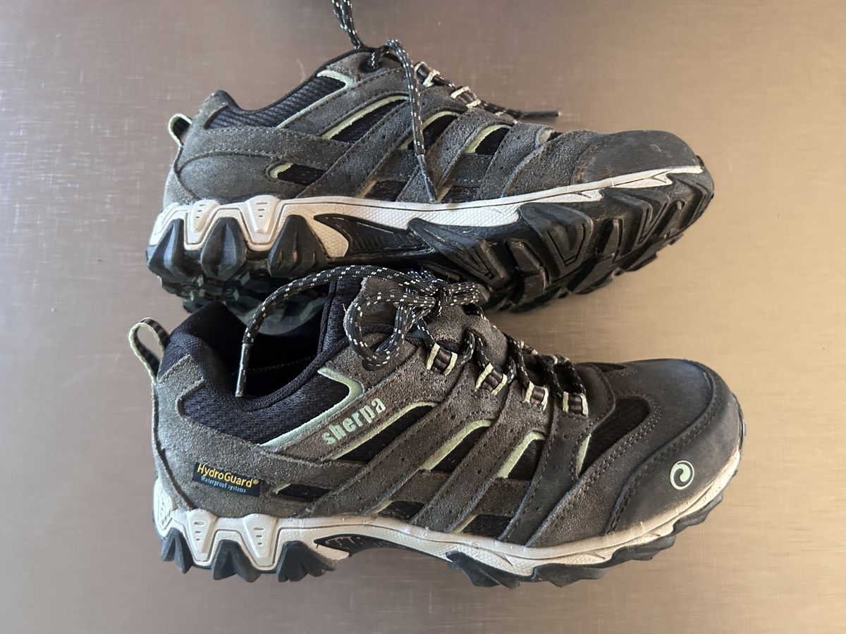 Sherpa Chaussures filles: Wanderschuhe Sherpa Grösse 36 – D'occasion à Seewil par zorro72