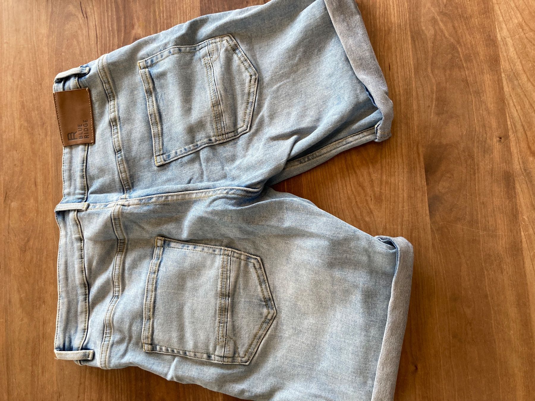 Jeans: Hellblaue Jeans-Shorts W31/L31 – Usato da Lostorf venduto da Gavia 3