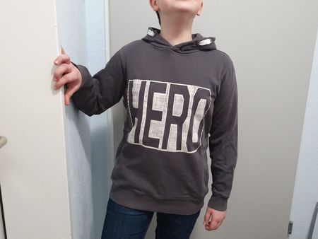 Hoodie mit Kapuze (Jungen ) Grösse 152/158 ( 12-13 Jahre )