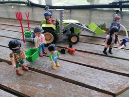 Playmobil Traktor Familien mit Zubehör Hund Katzen