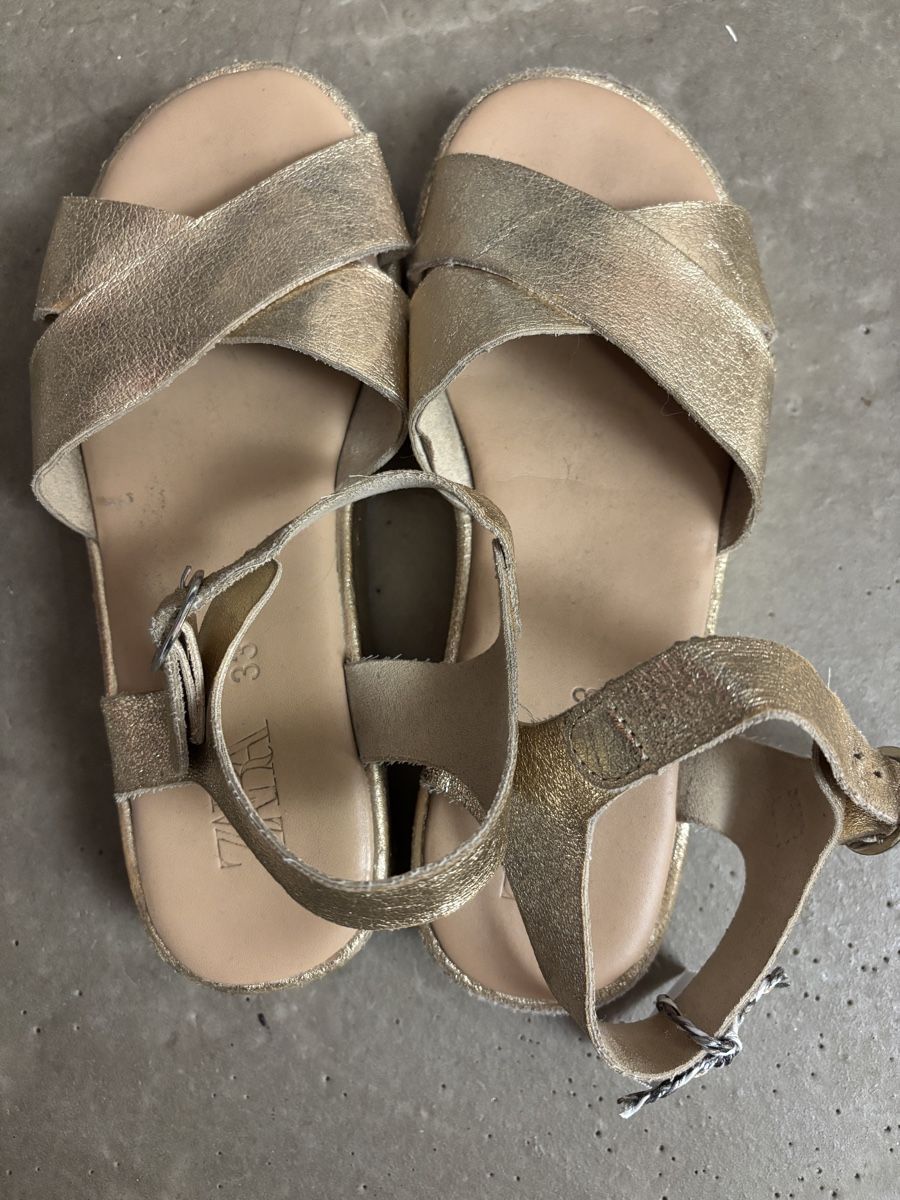 Zara Scarpe per ragazze: ZARA Sandalen Gold, Grösse 33 – Usato da Büren an der Aare venduto da Nikito2001 1