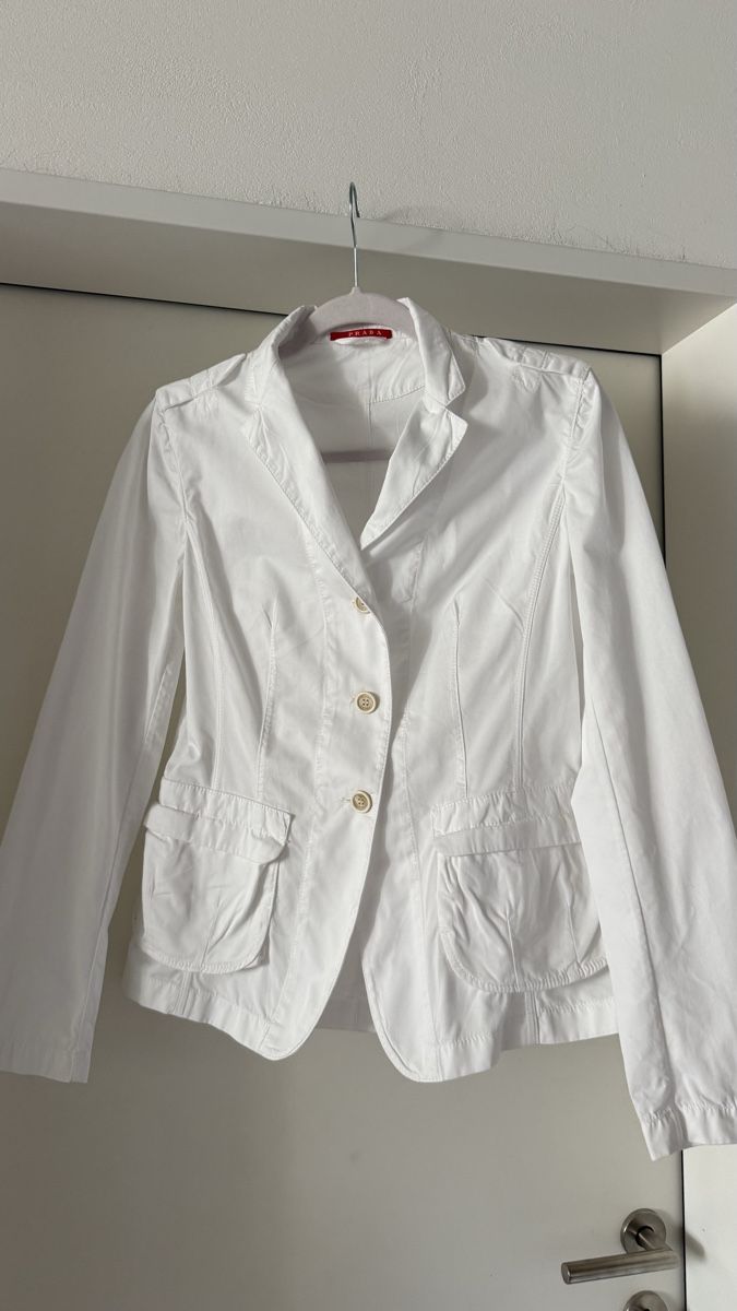 Prada Jacken: Prada Blazer white IT40 – Gebraucht aus Wallisellen von kri_l758