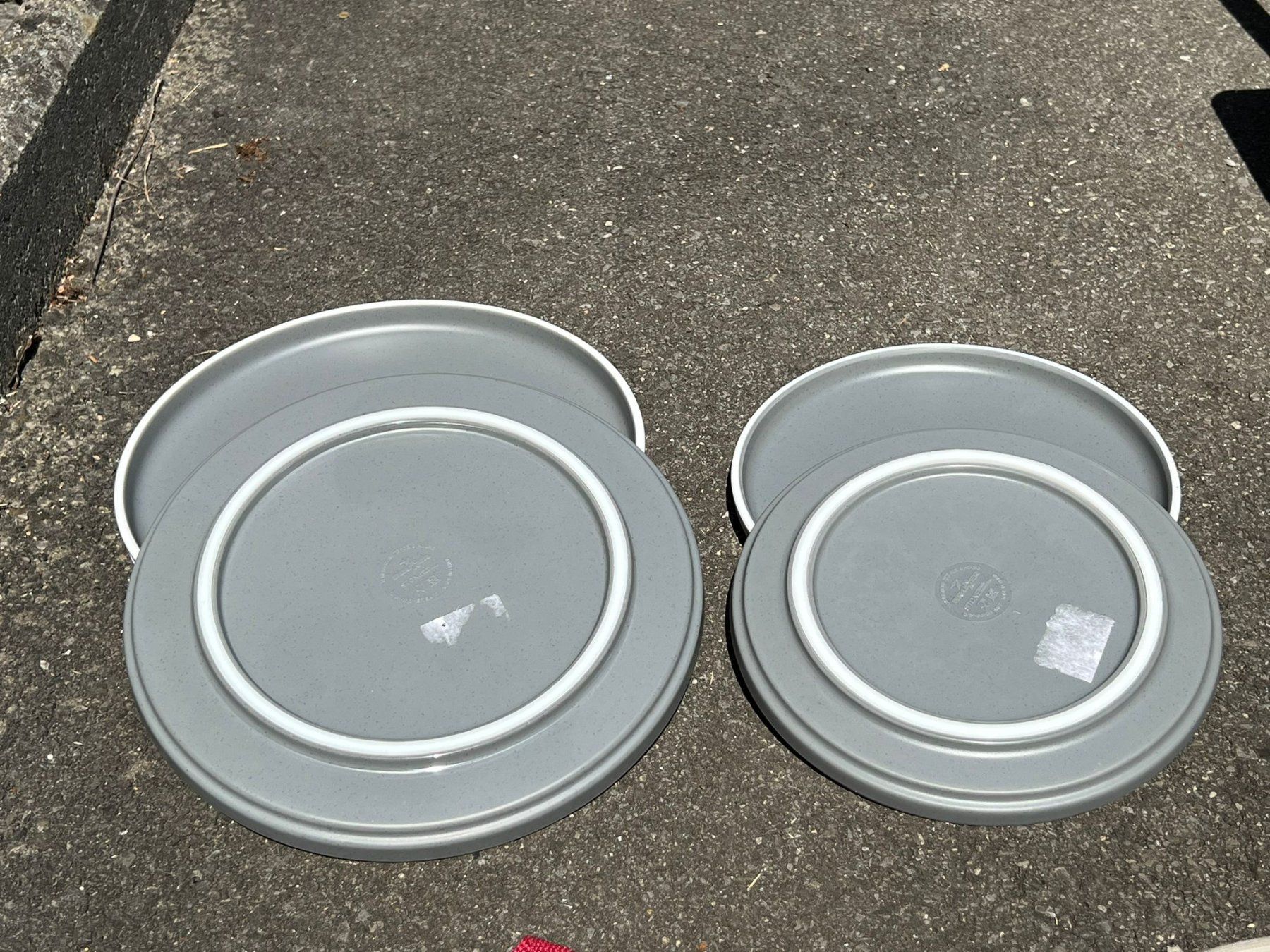 Set di piatti: Camper Geschirrset mit Besteck und Gläser – Usato da Meggen venduto da Herkules 3