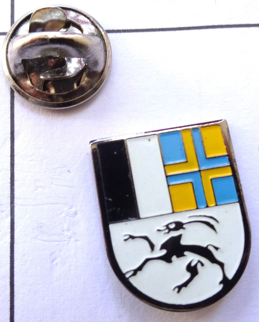 Placchette & Badge: Pin Wappen Graubünden – Usato da Utzenstorf venduto da BUtter81