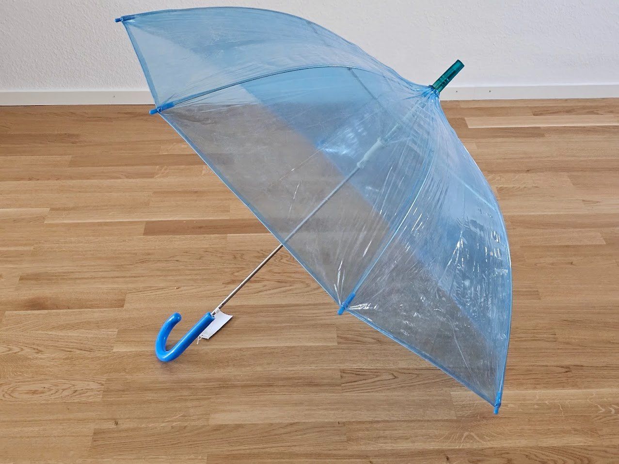 Regenschirme: Durchsichtige Regenschirme farbig Kunstoffgr. – Gebraucht aus Baden von rob_grh6