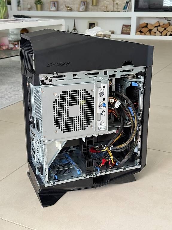 PC: Alienware Aurora Gaming PC  i7 / GTX 1080 / 32GB RAM – Usato da Neuhausen am Rheinfall venduto da aleksandar.venco 4