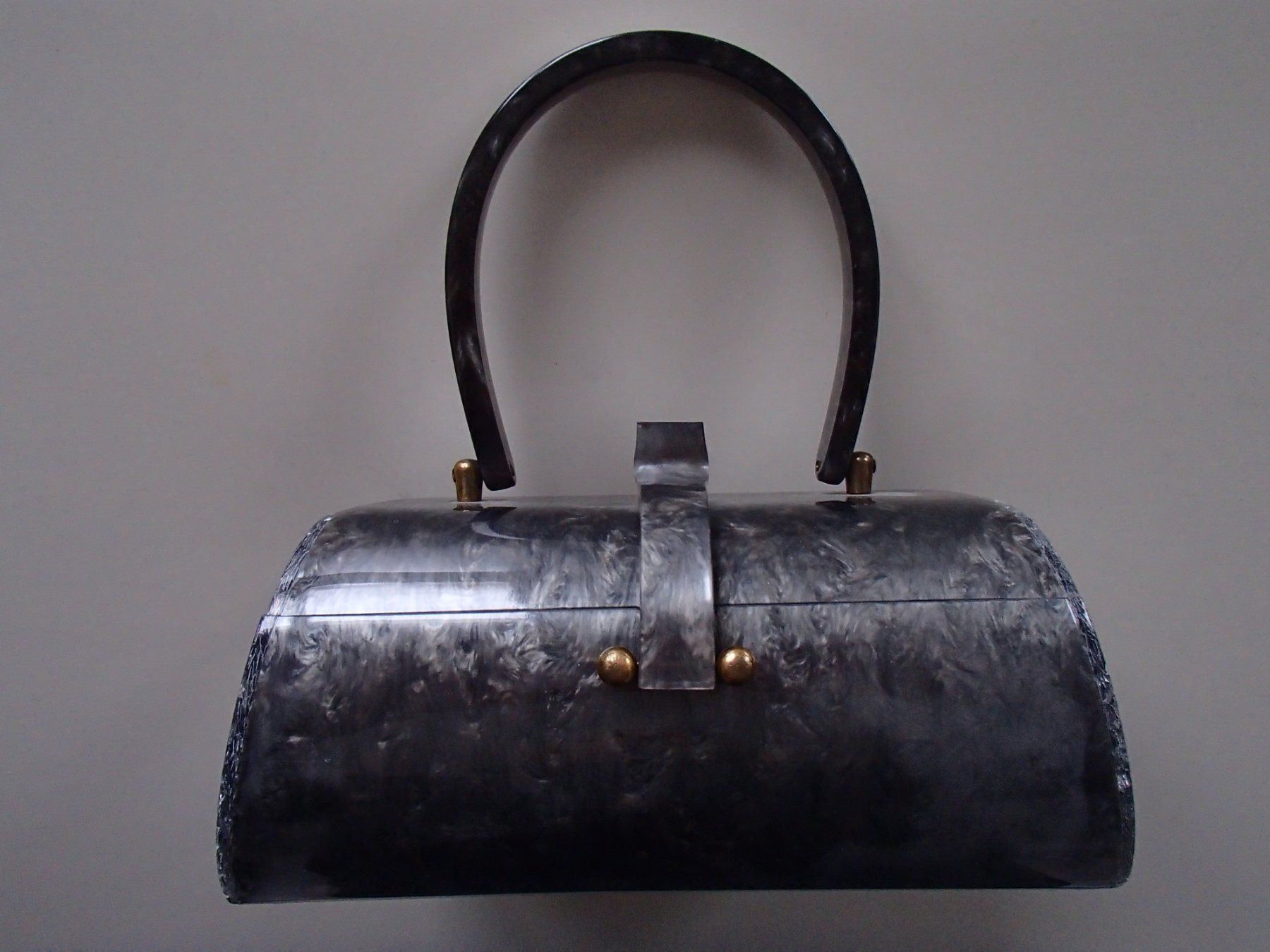 Taschen für Damen: Vintage silbrige Bakelit FLORIDA Tasche – Gebraucht aus Schöfflisdorf von pullux