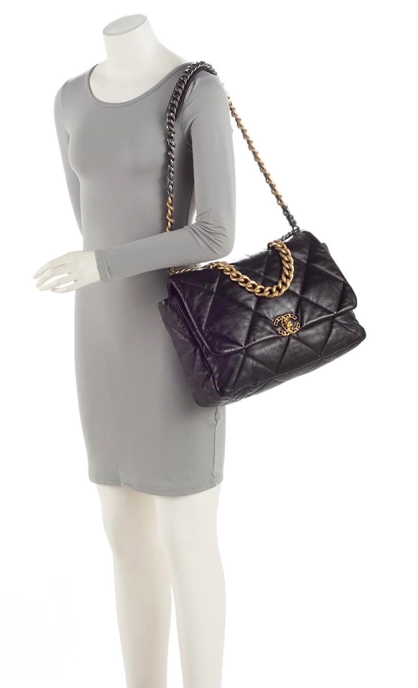 Chanel Borse: Chanel 19 Black Quilted Leather Maxi Flap Bag – Usato da Zürich venduto da NNK28 9