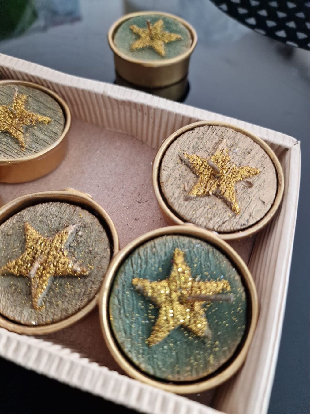 Candele: 6 Deko-Kerzen mit Goldstern – Nuovo (secondo la descrizione) da Zumikon venduto da pat_m55d 1
