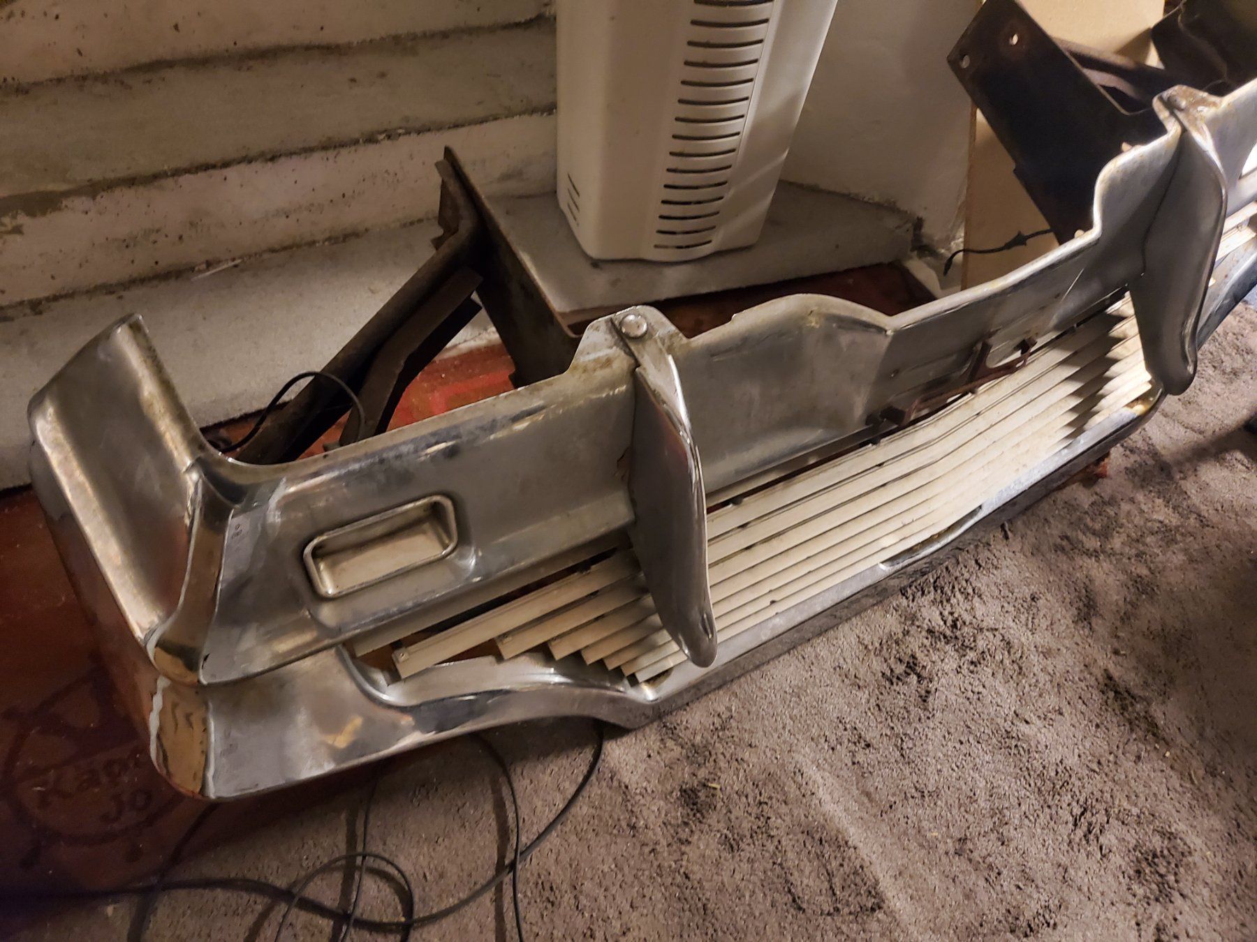 Ford Tutti pezzi di ricambio auto: Stosstange Oldtimer Ford Thunderbird 1964 original – Usato da Balsthal venduto da redcarpet 8
