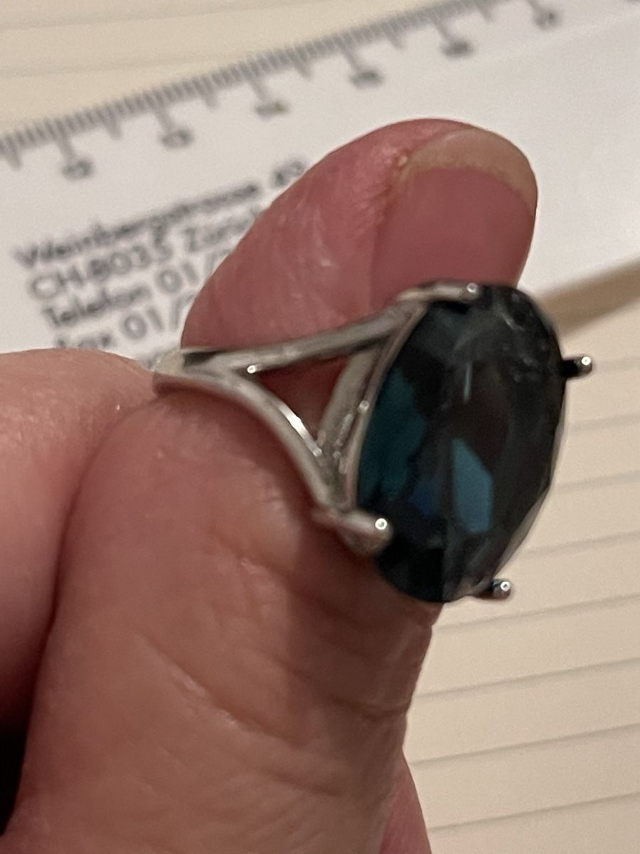 Anelli: Très Jolie bague 59 pierre bleue foncée neuve – Nuovo (secondo la descrizione) da Kloten venduto da Vermicelles 1